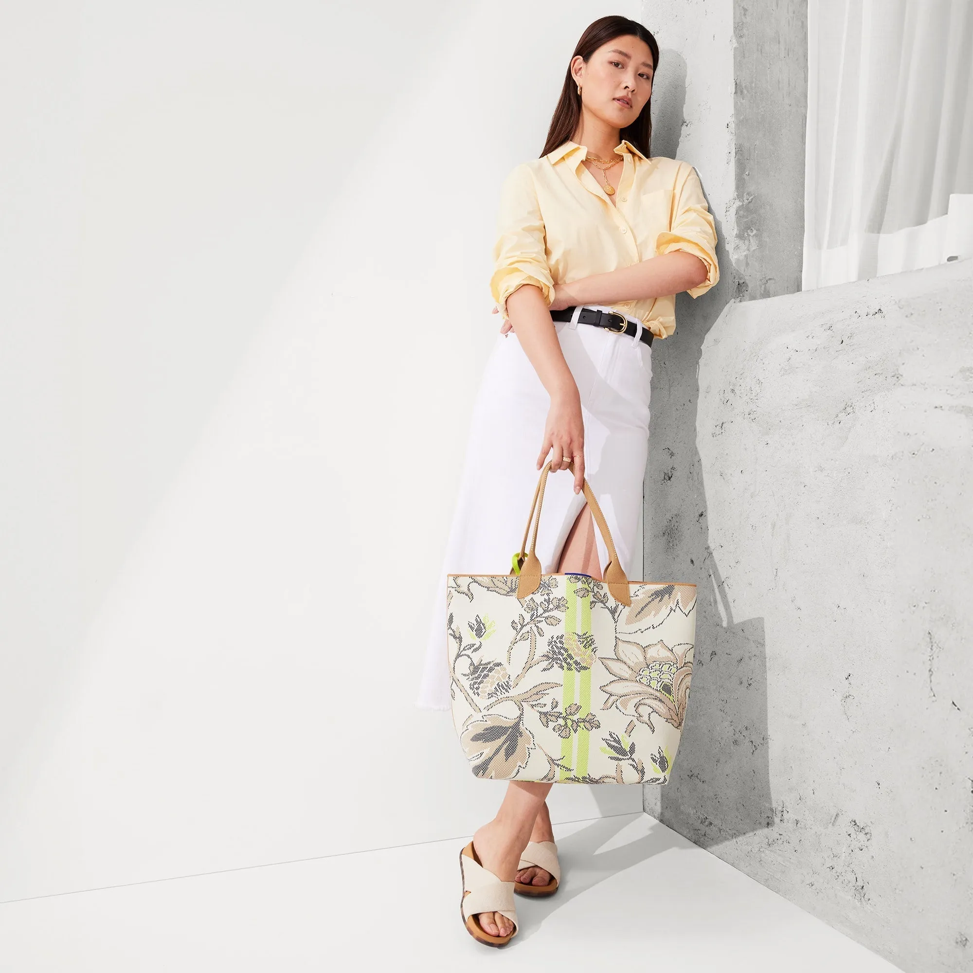 The Lightweight Tote - Spring Bouquet